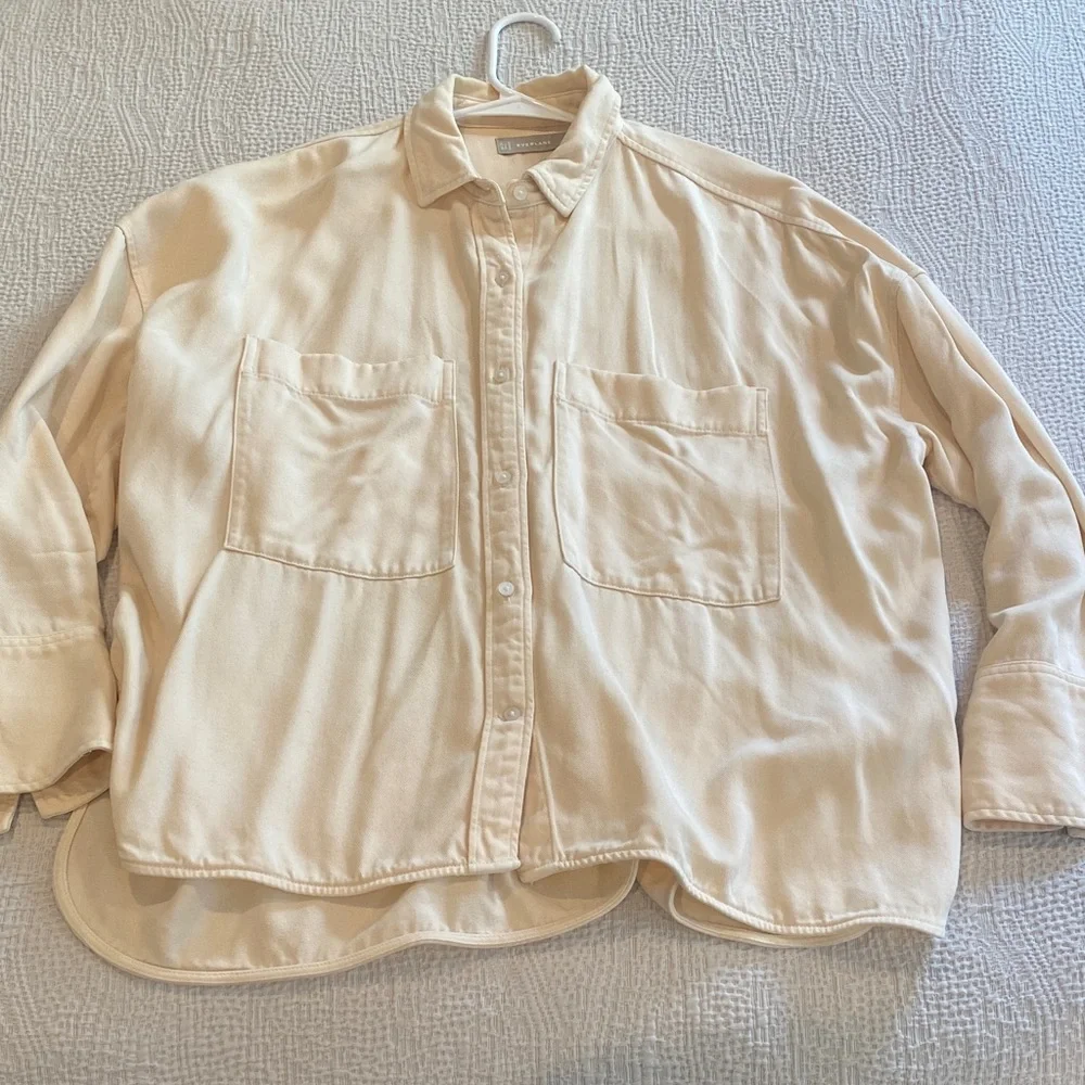 Everlane - TENCEL Boxy Shirt - Cream / Parchment - Picture 2 of 5